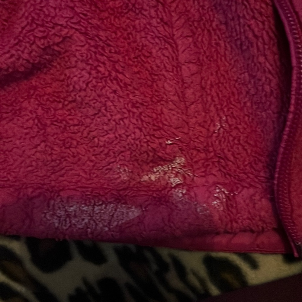 it has a paint stain that could possibly come out no zipper, which can be fixed